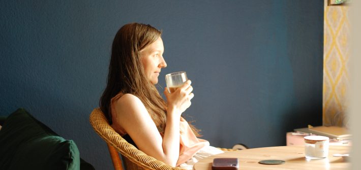 Sarine trinkt Kaffee - Woche in Bildern 30. Mai