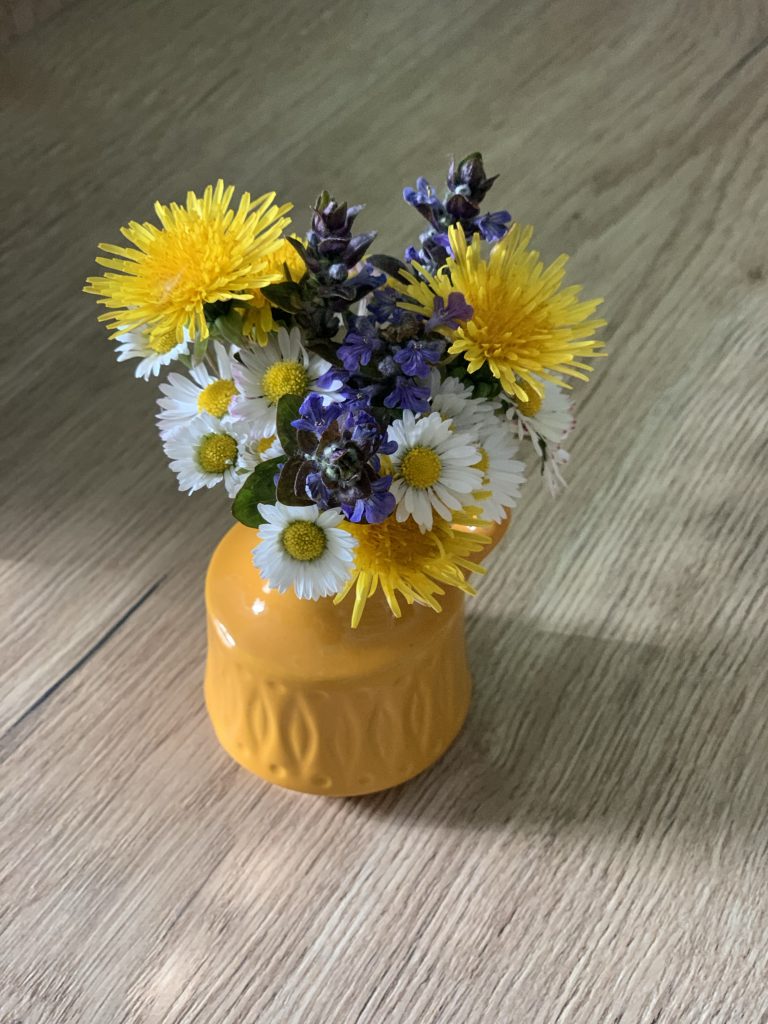 Wiesenblumenstrauß